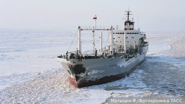 Путин: Северный морской путь становится более эффективным, чем Суэцкий канал