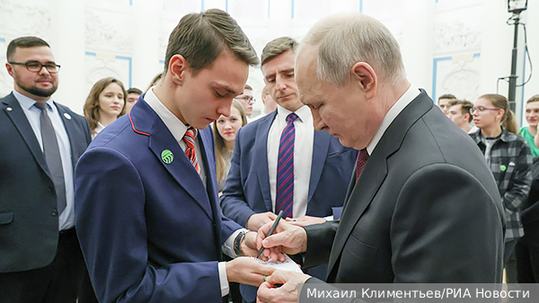 Политолог Майоров: Россия становится страной, где гражданину гарантирована комфортная позиция на рынке труда