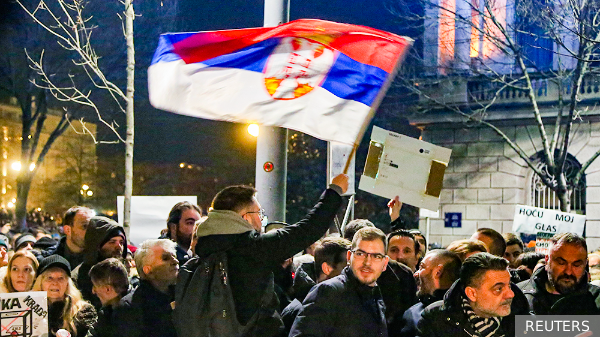 Захарова: Запад пытается применить «майданные» сценарии в Сербии