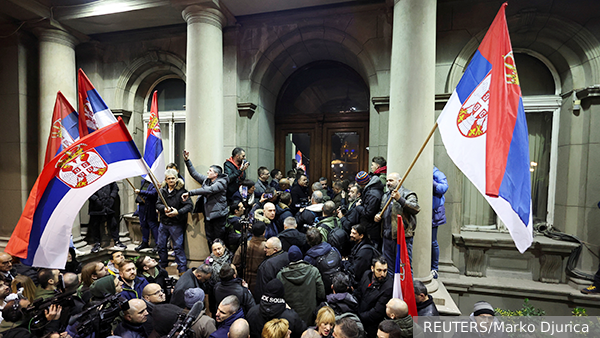 Россия помогла Вучичу остановить майдан в Белграде