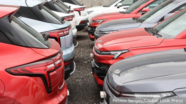 Продажи новых автомобилей в России в 2023 году выросли на 60%