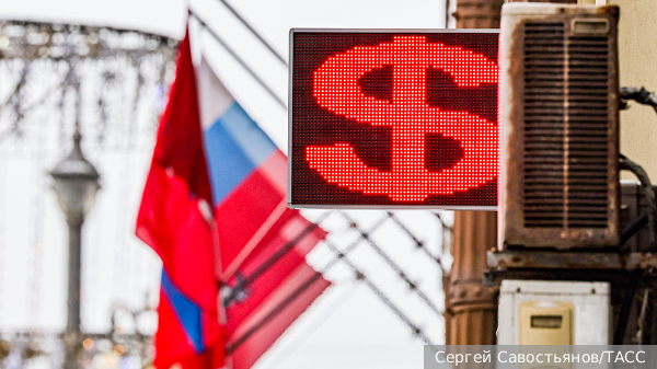 Курс доллара к завершению торгов на Мосбирже упал ниже 90 рублей