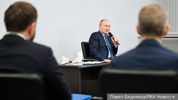 Путин на Чукотке рассказал о карьерном пути от плотника до президента