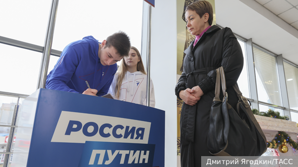 Политолог Данилин: Кампания по сбору подписей в поддержку Путина бьет рекорд за рекордом