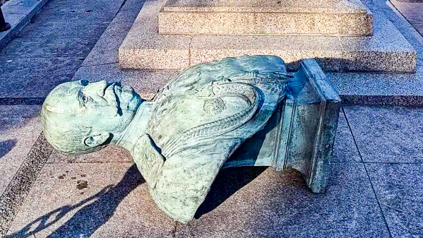 Памятник графу Игнатьеву в Варне восстановили после нападения вандала