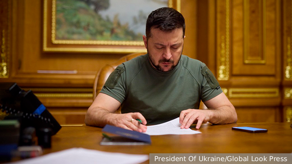 Зеленский подписал указ об «исторически населенных украинцами территориях России»