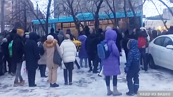 Автобус сбил пятерых пешеходов в Петербурге
