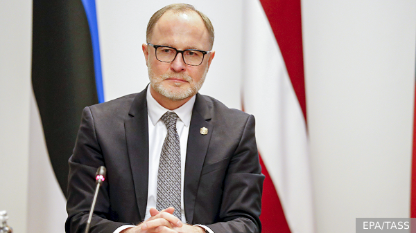 Глава Минобороны Латвии отвел 10 лет Прибалтике на строительство «линии обороны»