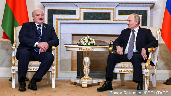 Путин заявил об энергичном развитии отношений с Белоруссией 