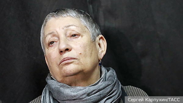 АСТ приостановило выплаты гонораров спонсирующей ВСУ Улицкой 