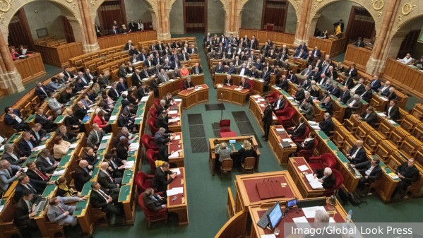В парламенте Венгрии голосование по вопросу приема Швеции в НАТО не состоялось из-за отказа участвовать партии Орбана
