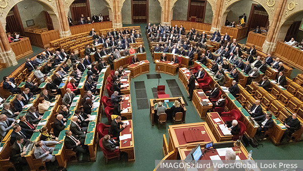 В парламенте Венгрии сорвано голосование по приему Швеции в НАТО