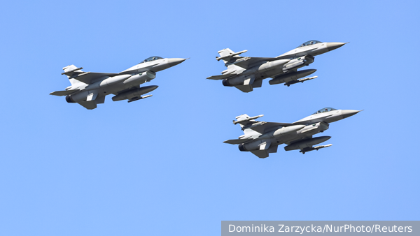 Польша подняла самолеты из-за «активности авиации России»