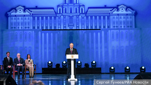 Путин предложил удвоить размер выплат академикам РАН 