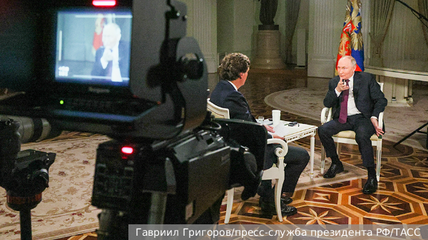Число просмотров интервью Путина Карлсону превысило 100 млн