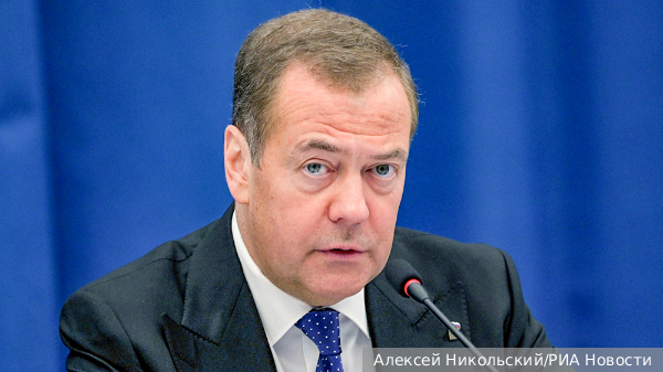 Медведев назвал реакцию Шольца и Сунака на интервью Путина «затяжным жидким поносом»