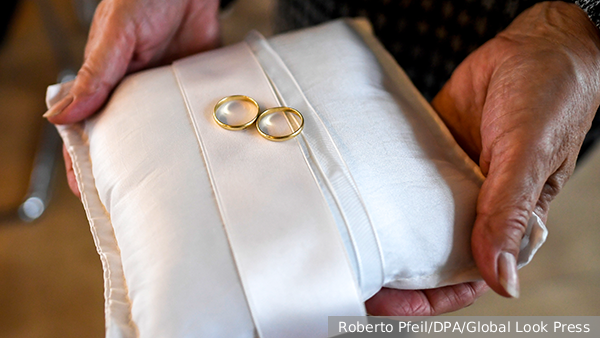 Греция стала единственной православной страной с однополыми браками