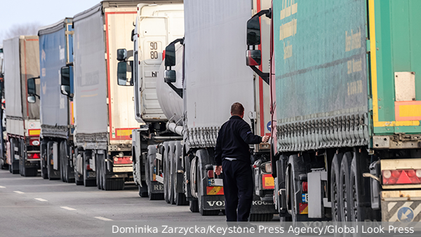 Политолог оценил блокировку польскими фермерами грузовиков с техникой для ВСУ