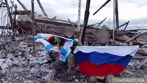 В освобожденном от ВСУ селе Крынки развернули флаг России
