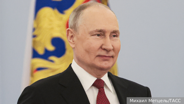 Путин начал вручение госнаград воинским частям ВКС России