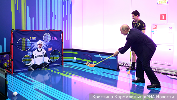 Путин сыграл в фиджитал флорбол