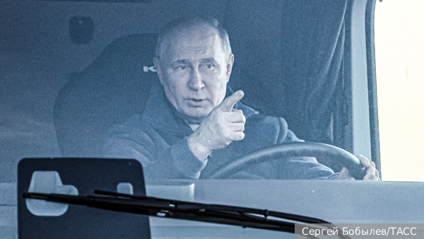 Путин за рулем Камаза прибыл на один из участков трассы М-12 «Восток» под Казанью 