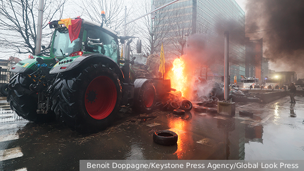В Брюсселе начались столкновения протестующих фермеров с полицией
