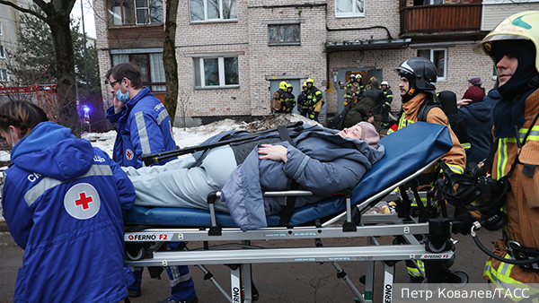 После ЧП в жилом доме Петербурга шесть человек обратились за медпомощью