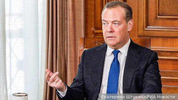 Медведев призвал выгнать отказавшихся от встречи с Лавровым послов стран ЕС