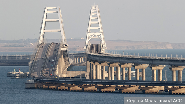 На Крымском мосту восстановлено движение транспорта