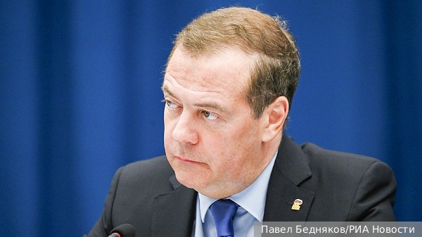 Медведев: Виновных в обстрелах регионов России повесят, как нацистов 