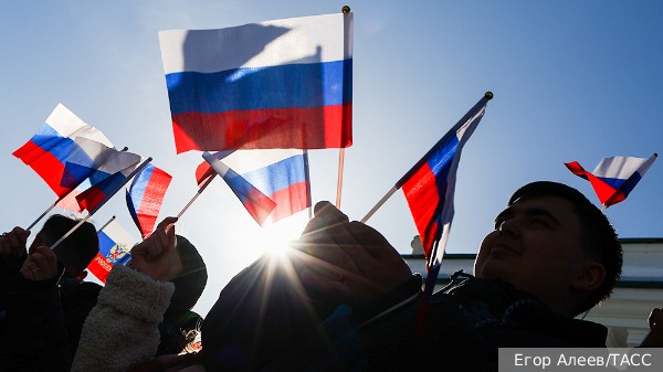 Концерт в честь 10-летия воссоединения Крыма с Россией начался на Красной площади