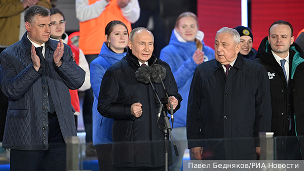Путин поздравил россиян с 10-летием воссоединения России и Крыма