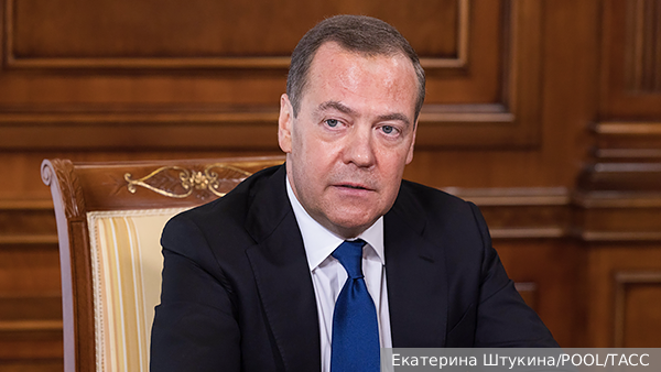 Медведев усмотрел пользу в возможном появлении французских войск на Украине