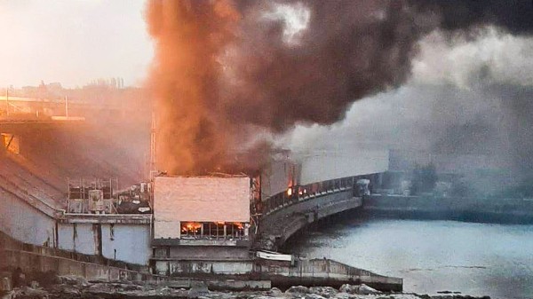 «Укргидроэнерго»: Пожар вспыхнул на Днепрогэсе вследствие взрывов