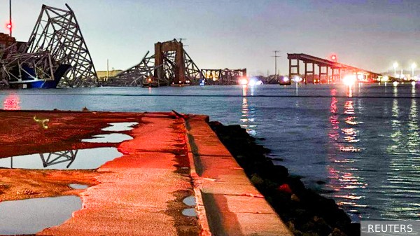 Грузовое судно обрушило мост в американском Балтиморе