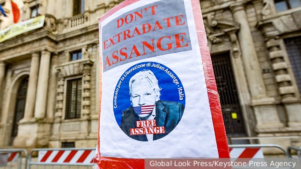 Суд в Лондоне отложил экстрадицию Ассанжа в США