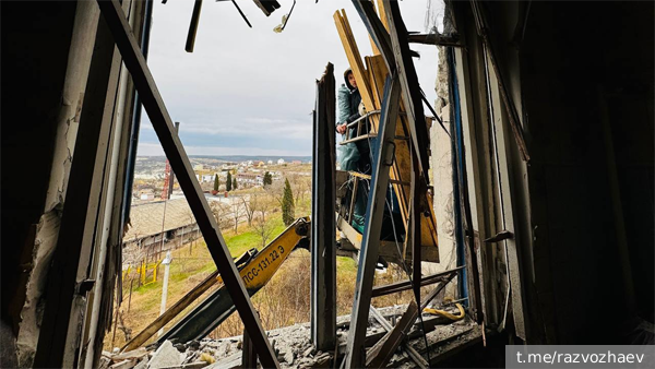 В Севастополе в результате атаки в ночь на 24 марта повреждены около 100 домов