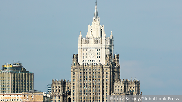 МИД рекомендовал россиянам тщательно взвешивать риски при поездках за границу