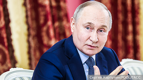 Путин обсудил с деятелями культуры повышение интереса россиян к чтению