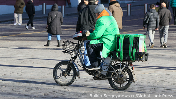 Курьерские велосипеды в Москве задумали оснастить номерными знаками