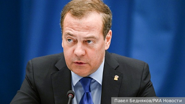 Медведев: Лидеров Украины необходимо ликвидировать при удобном случае