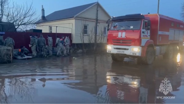 Салмин: Уровень воды в Урале поднялся до 855 см, жители в зоне подтопления будут принудительно эвакуированы