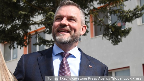 Противник поставок оружия Киеву победил на выборах в Словакии
