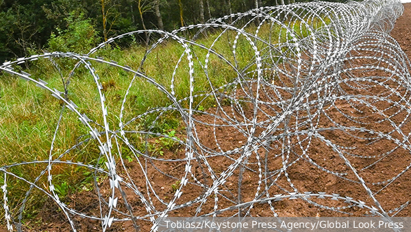 На границе Украины и Румынии установили колючую проволоку для борьбы с уклонистами