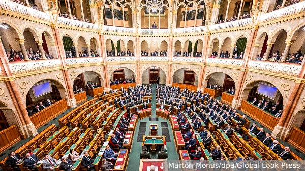 Парламент Венгрии одобрил приостановку участия в ДОВСЕ