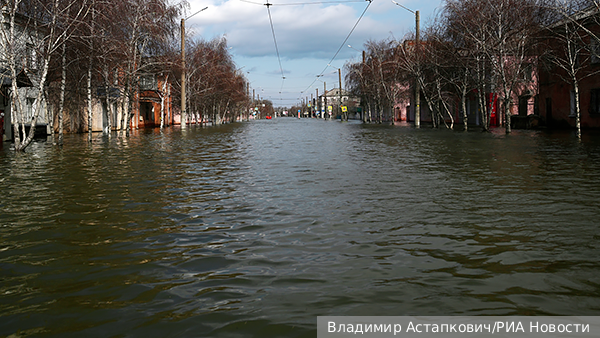 Оренбургский губернатор заявил о катастрофическом сбросе воды с дамбы в районе Орска
