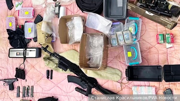 СК показал схрон оружия обвиняемого в нападении на полицейских в Подмосковье