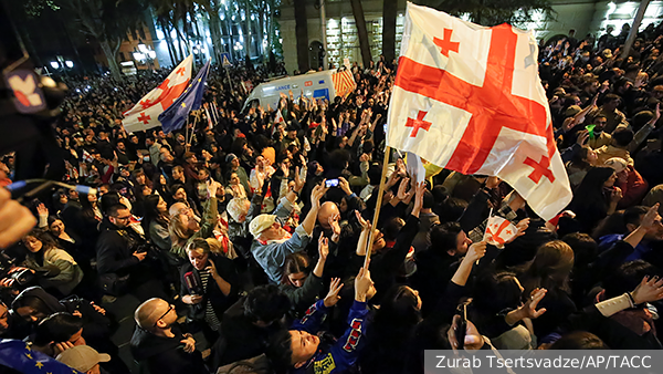 В Тбилиси произошло столкновение митингующих с полицией, четверо задержаны