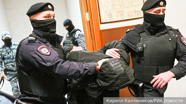 Заслуженный юрист Соловьев рассказал, что грозит сделавшему фиктивную регистрацию террористам из «Крокуса» в своем жилье 